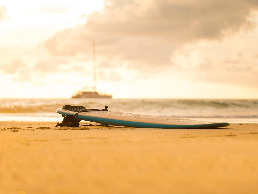 Hybrid-Surfboard-on-the-beach