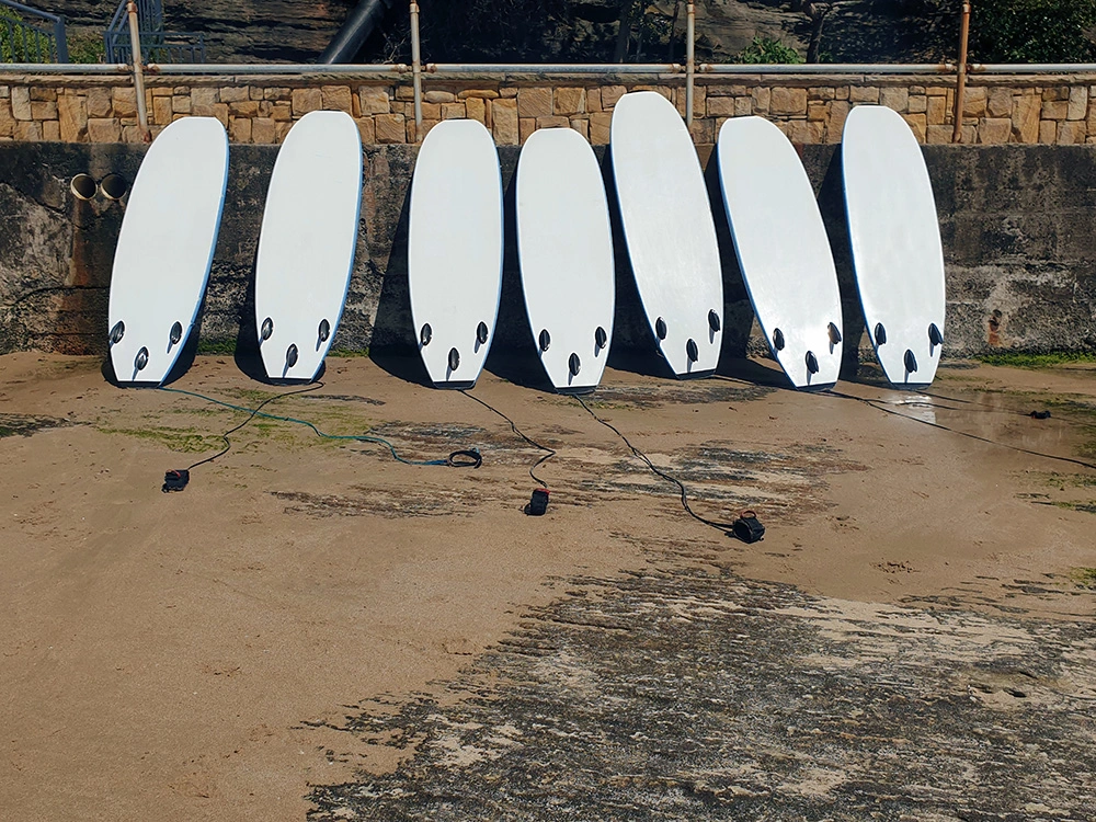 gun-surfboards-in-a-row-at-the-beach